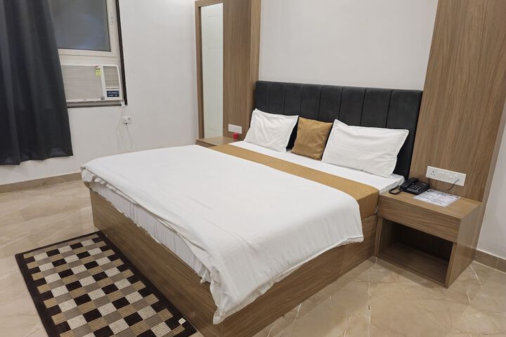 Room 4 of 15