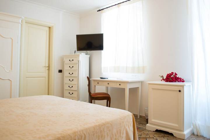 Room 16 of 103