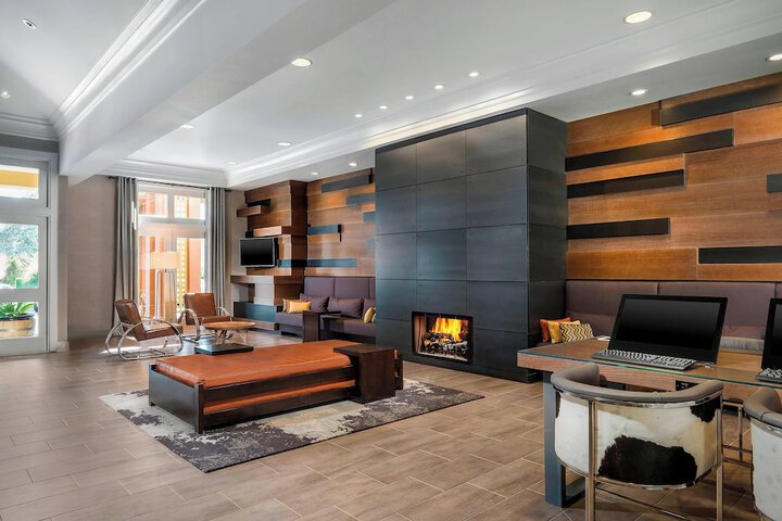Lobby lounge