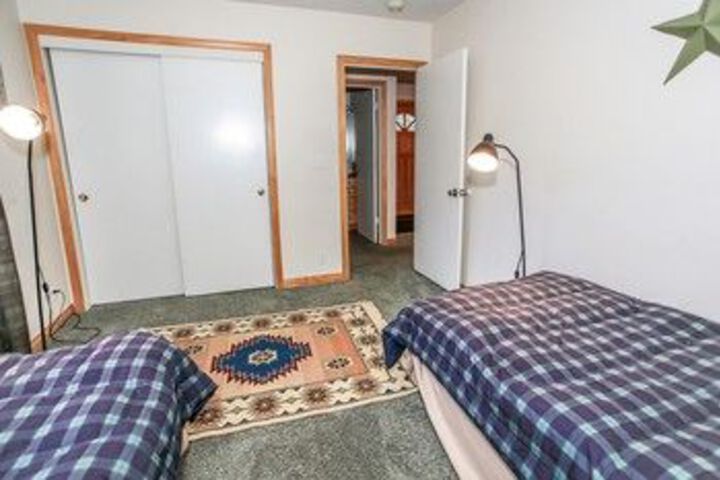 Room 10 of 37
