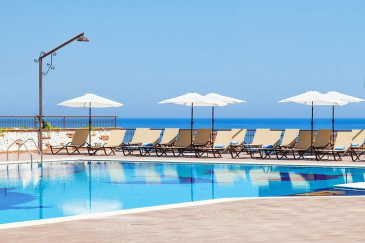 Hotel Pool