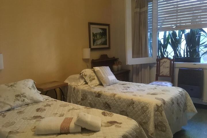 Room 11 of 23