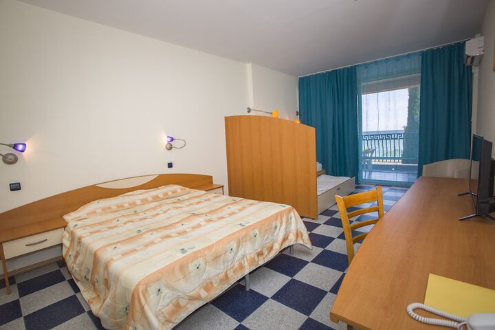 Room 12 of 91