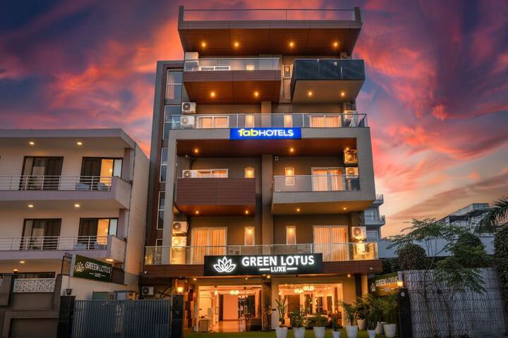 FabHotel Green Lotus Luxe