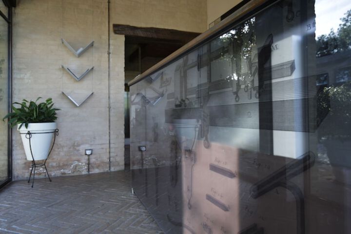 Check-in/check-out kiosk