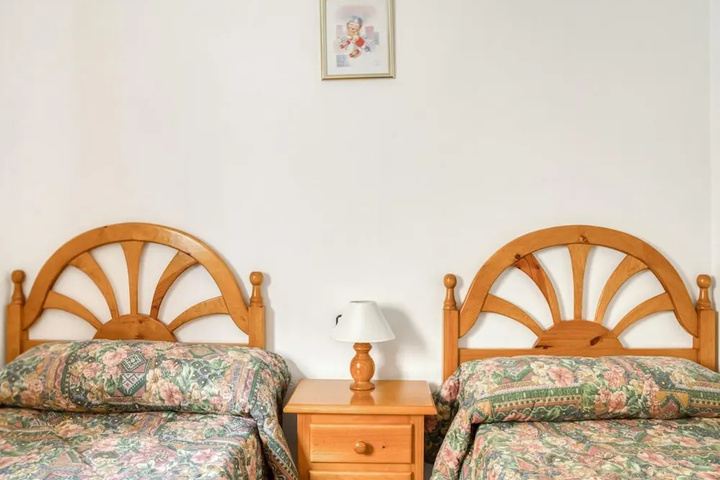 Quaint Holiday Home in El Bosque Near the Forest