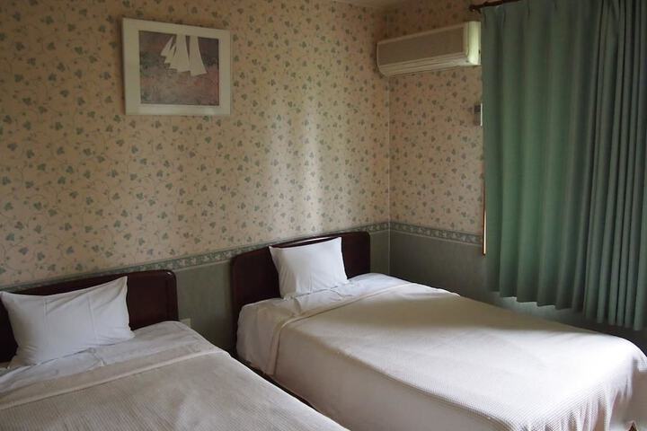 Room 17 of 39