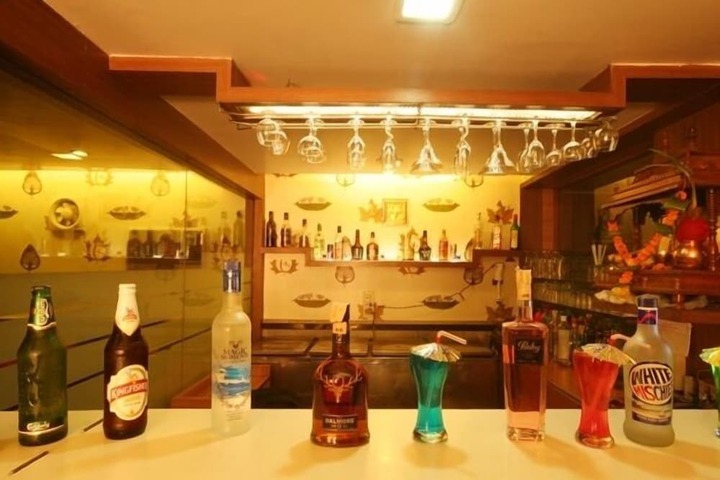 Lounge 14 of 15