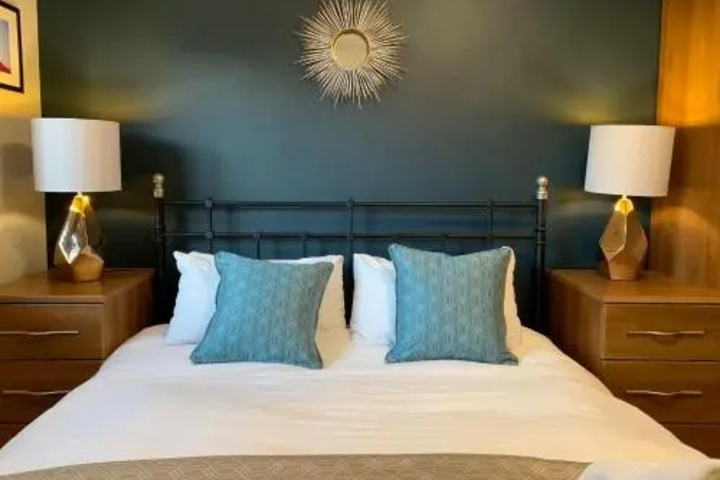 Room 6 of 13