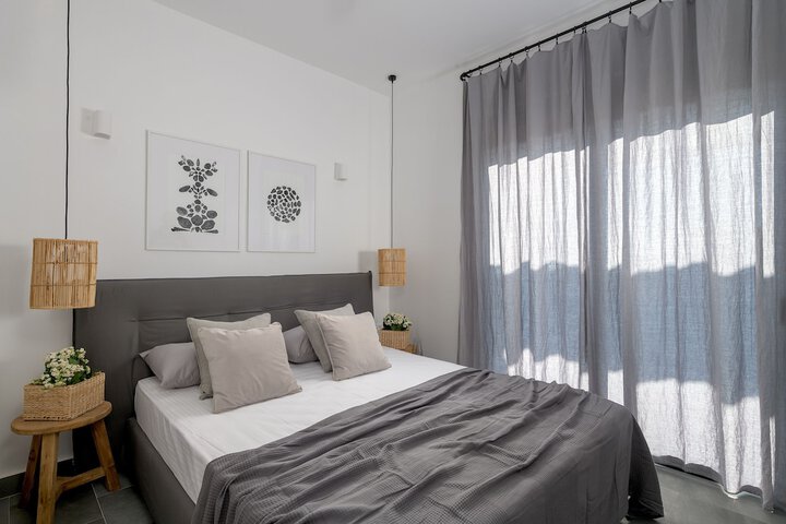 Room 4 of 25