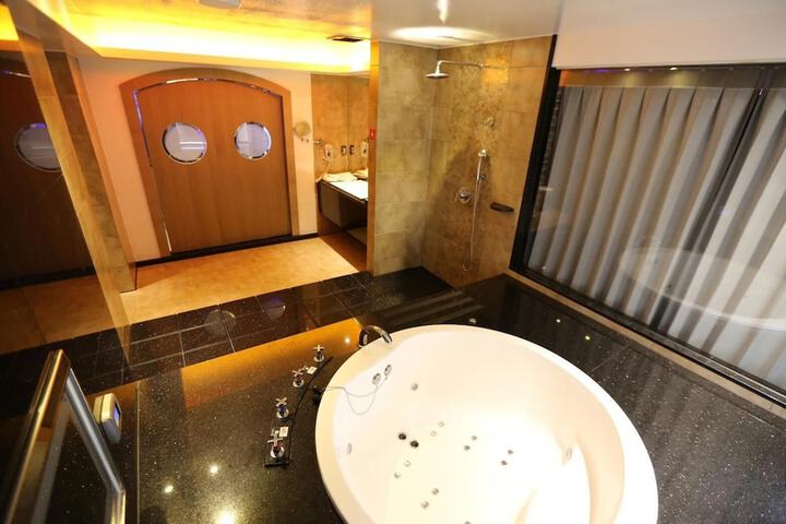 Room 40 of 70