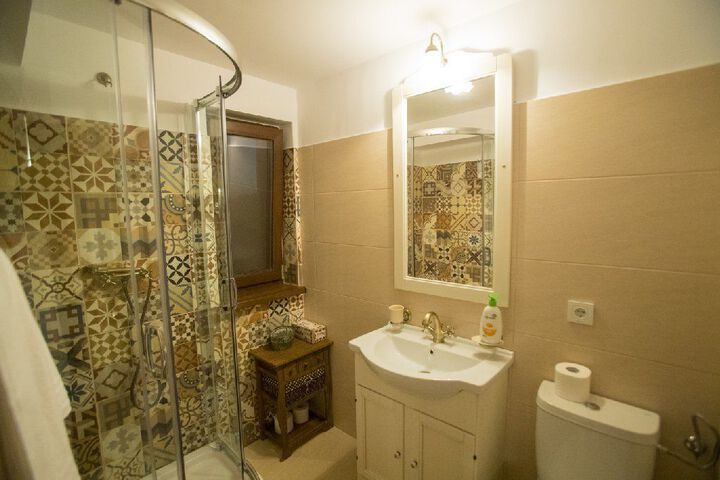 Room 5 of 25