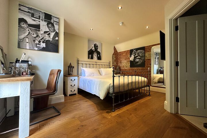 Room 10 of 24