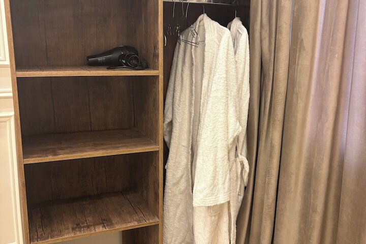 Room 45 of 110