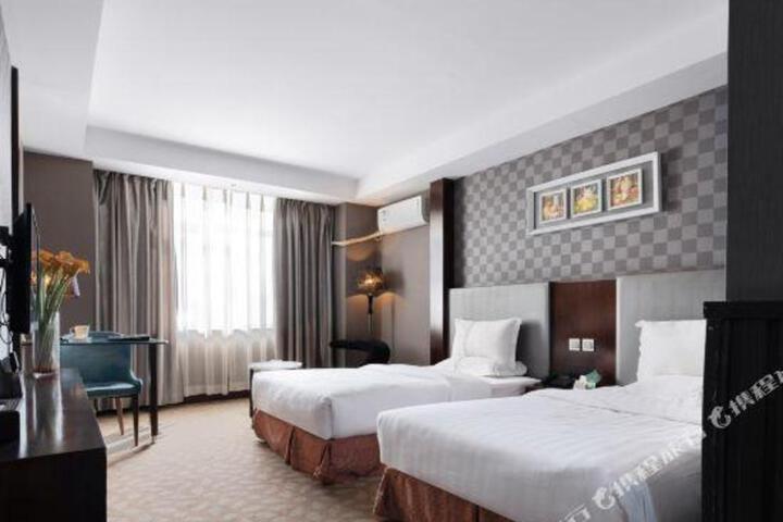 Korla Ronghui Yi Hotel (Xiangli Avenue Food Street Branch)