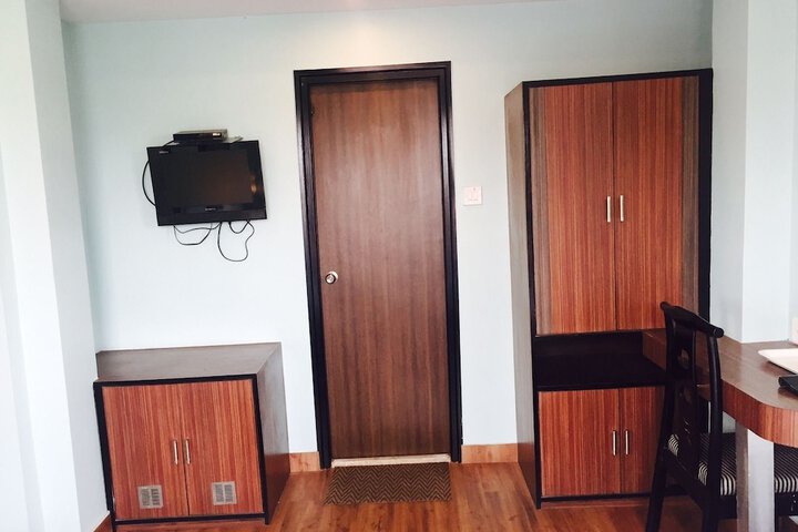 Room 15 of 33