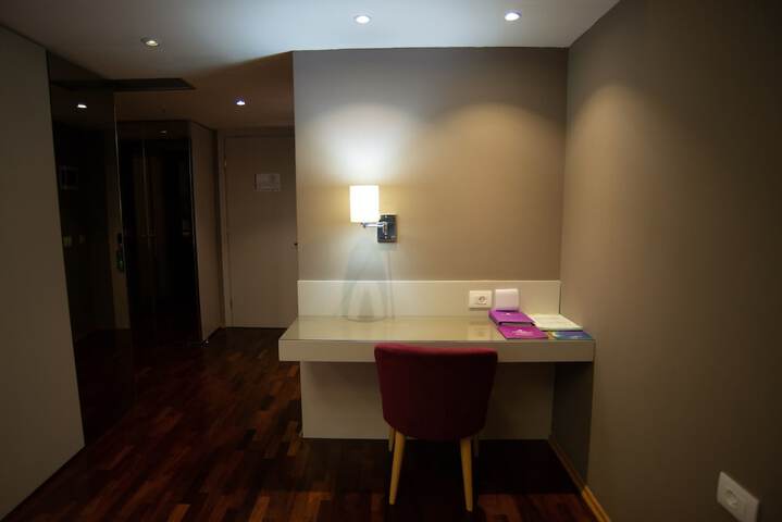Room 57 of 253
