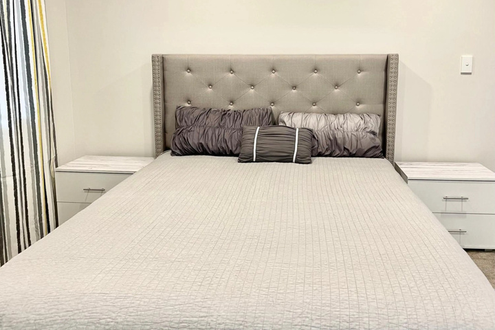 Room 10 of 16