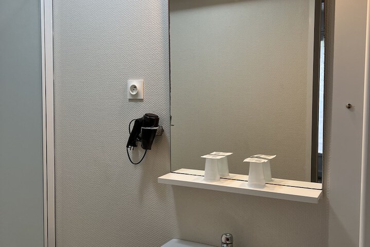 Room 40 of 70