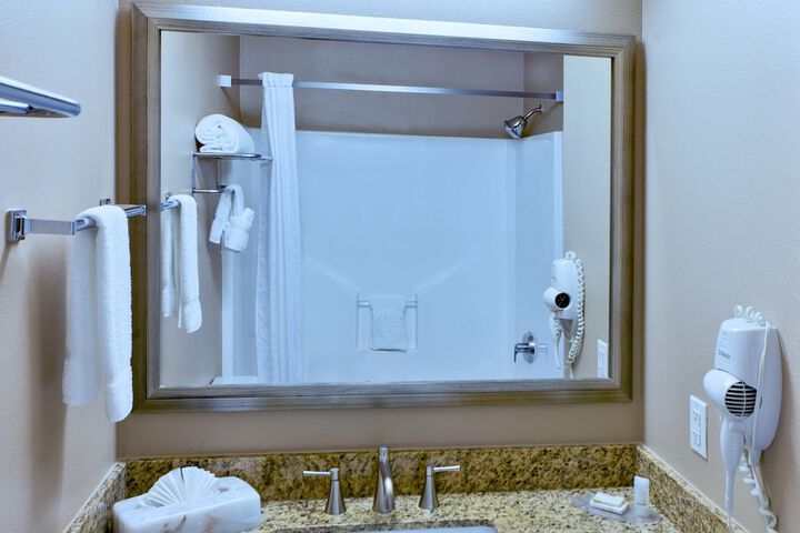 1 Queen Bed Efficiency Suite (7 of 24)