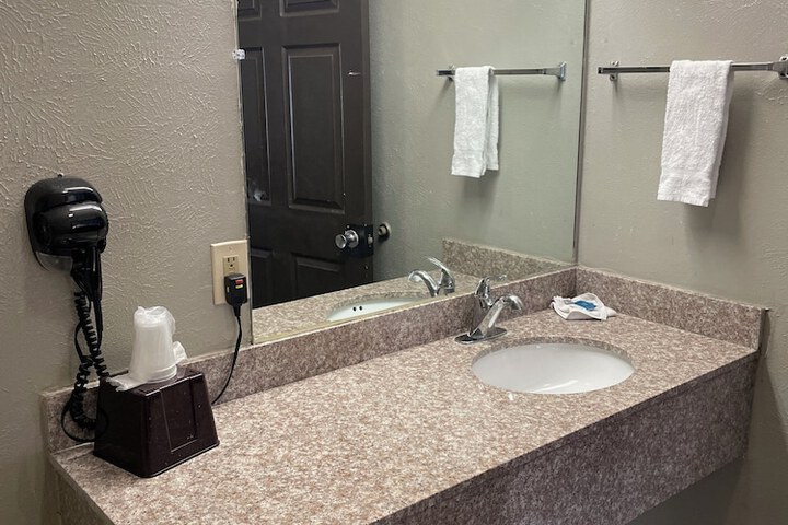 Room 12 of 28