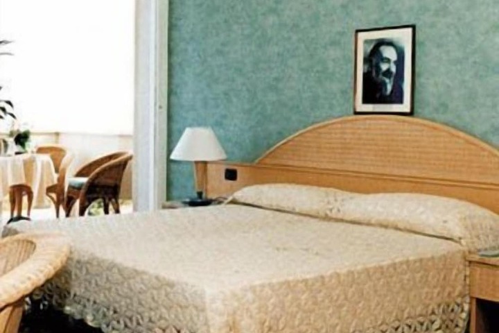 Room 8 of 21