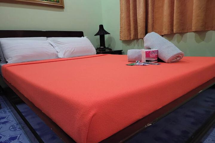 Room 17 of 28