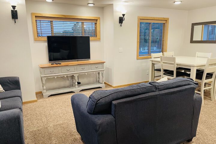 Lounge 272 of 426