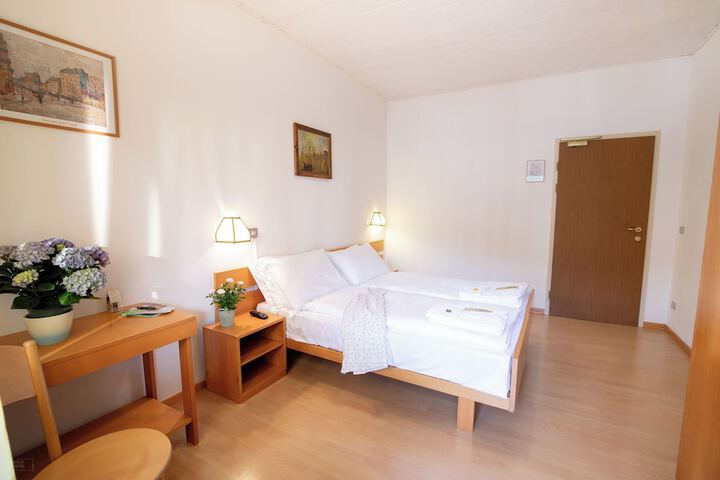 Room 6 of 78