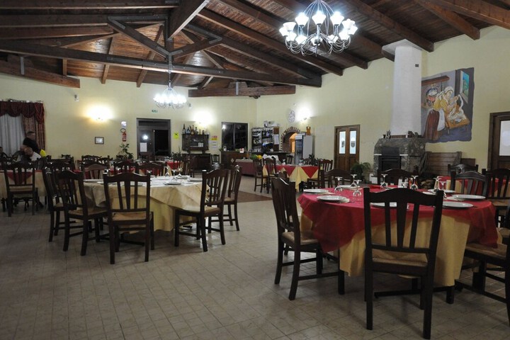 Dining 13 of 33