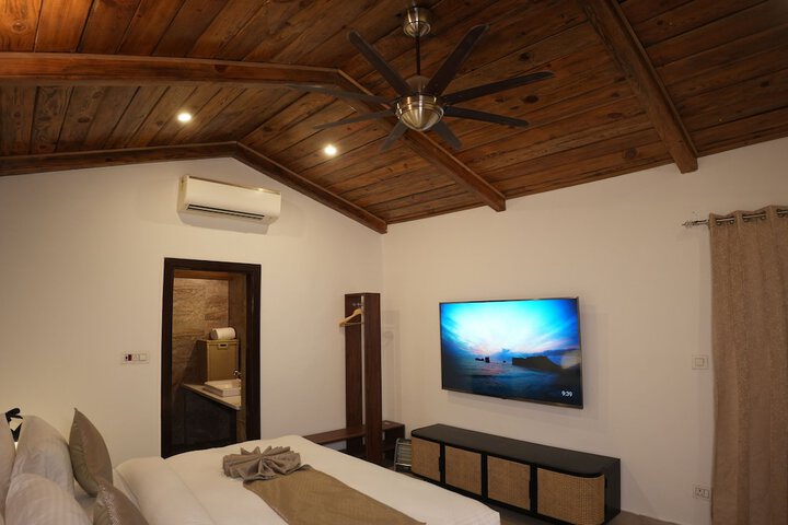 Room 28 of 96