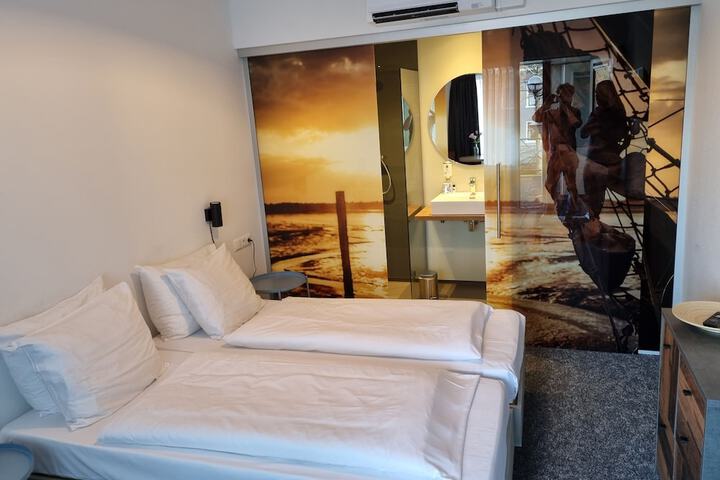 Room 5 of 36