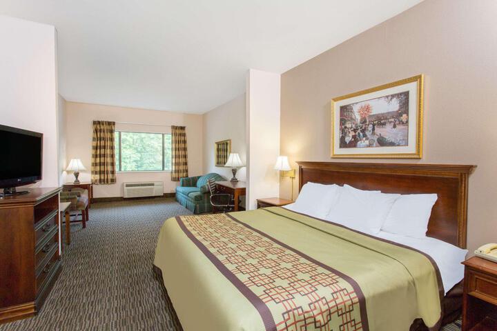 1 King Bed (2 of 9)