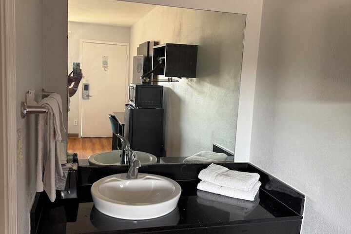 Room 11 of 17