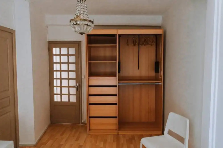 Room 2 of 6