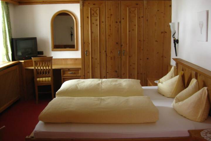 Room 2 of 29