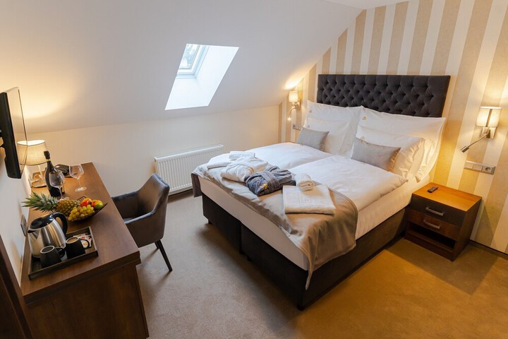 Room 4 of 42