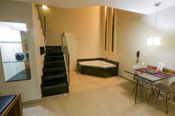 Room 4 of 10