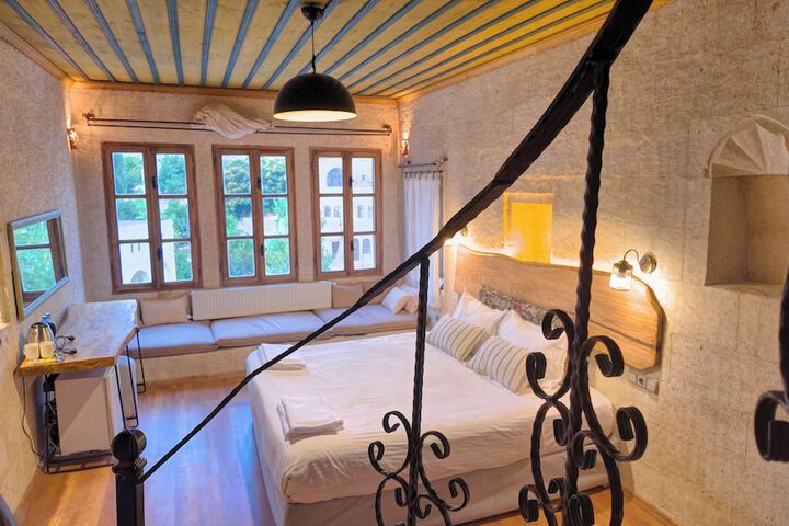 Room 3 of 69