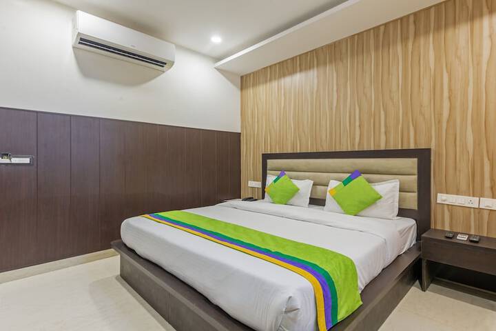 Room 12 of 32