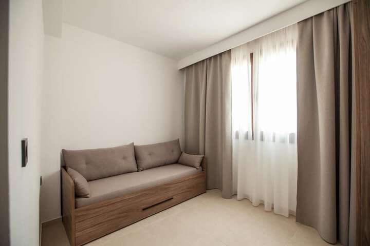 Room 11 of 43