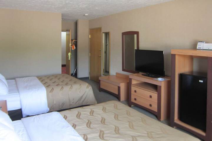 2 Queen Beds (6 of 20)
