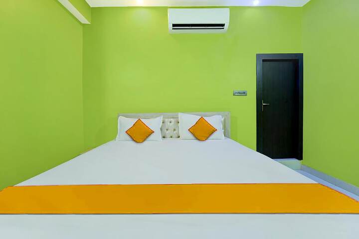 Room 6 of 25