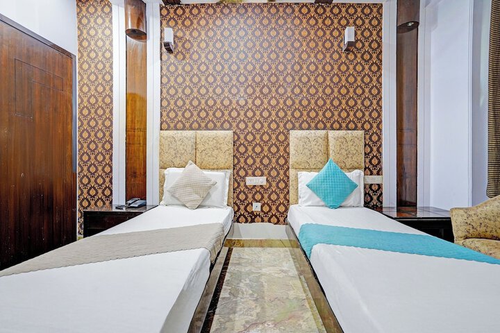 Room 10 of 32