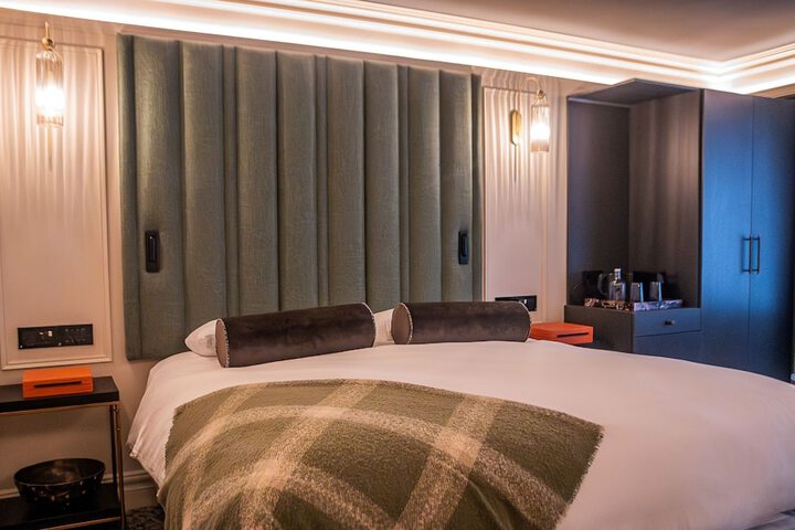Room 16 of 48