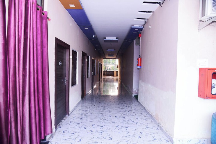 Room 16 of 34