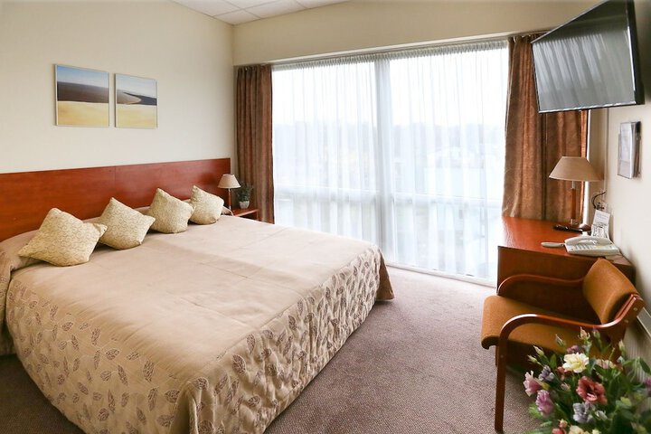 Room 5 of 38