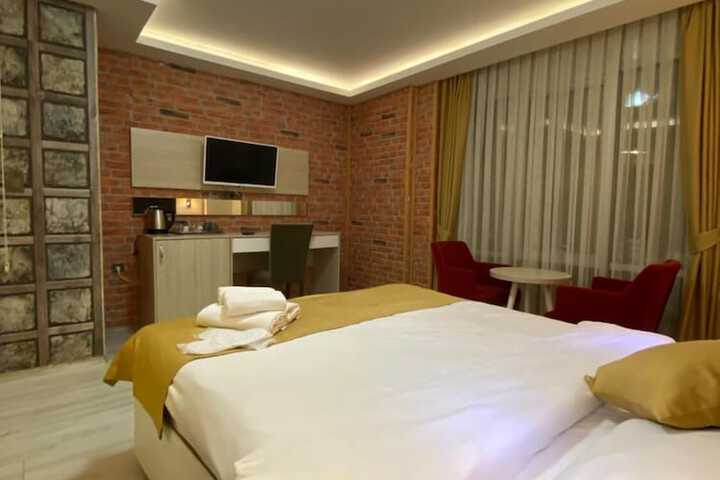 Room 5 of 43