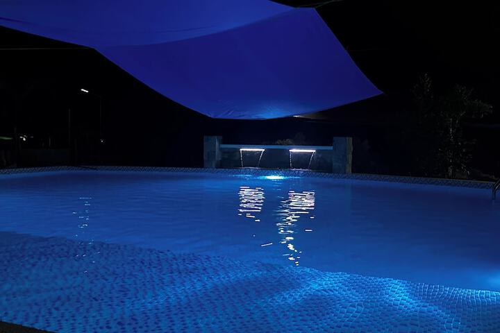 Pool 76 of 124