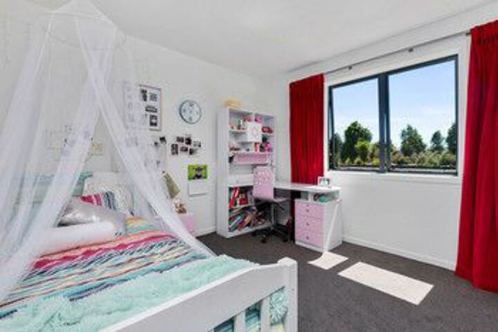 Room 4 of 16